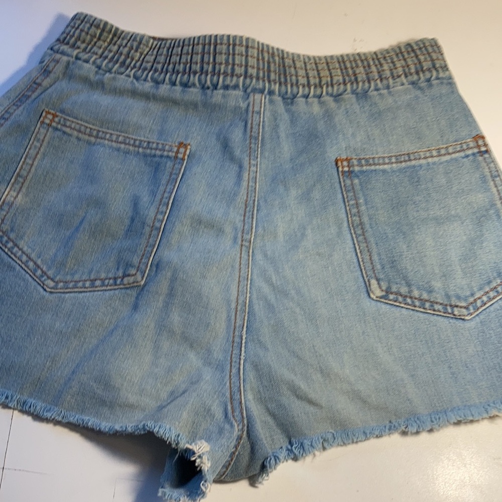Super sports at Alexander’s vintage denim cut off shorts. Size 4 - Picture 7 of 8